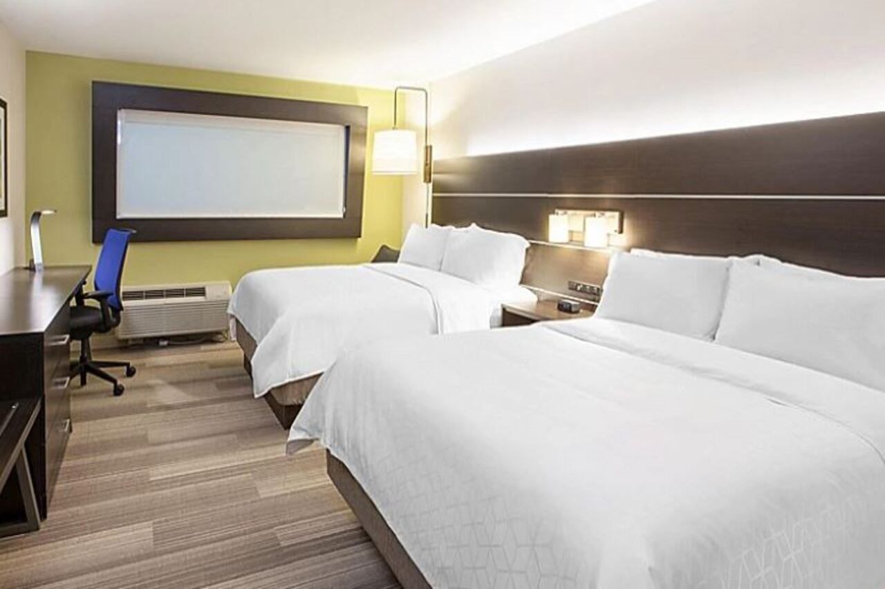 Holiday Inn Express & Suites - Detroit North - Roseville By Ihg Exterior photo