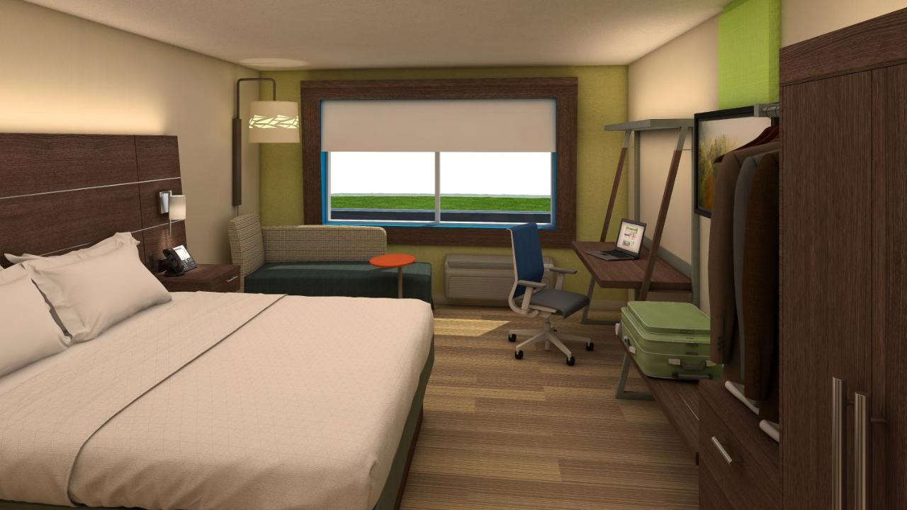 Holiday Inn Express & Suites - Detroit North - Roseville By Ihg Exterior photo
